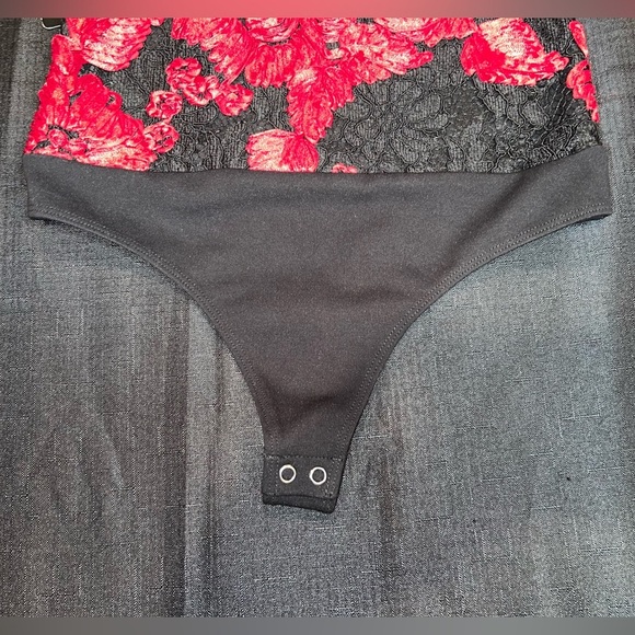 Express floral red black lace bodysuit - Picture 2 of 12